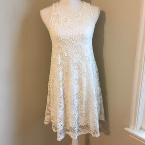 🆕💟White Lace Sleeveless Dress💟